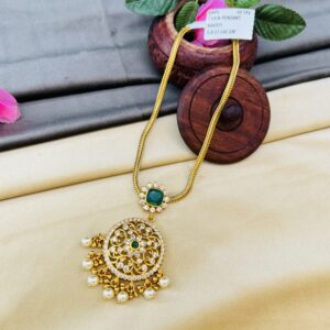 CHAIN PENDANT