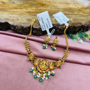 NAKSHI NECKLACE WITH EARRINGS