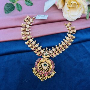STONE NECKLACE