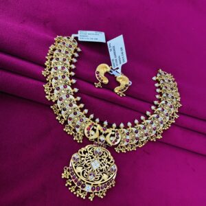 STONE NECKLACE WITH EARRINGS