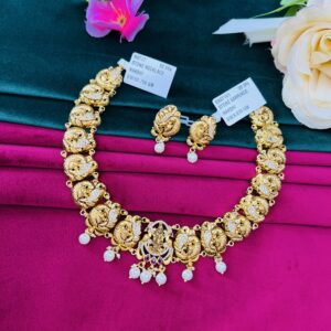 STONE NECKLACE WITH EARRINGS