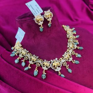 STONE NECKLACE WITH EARRINGS