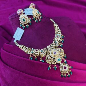 PACCHI STONE NECKLACE WITH EARRINGS